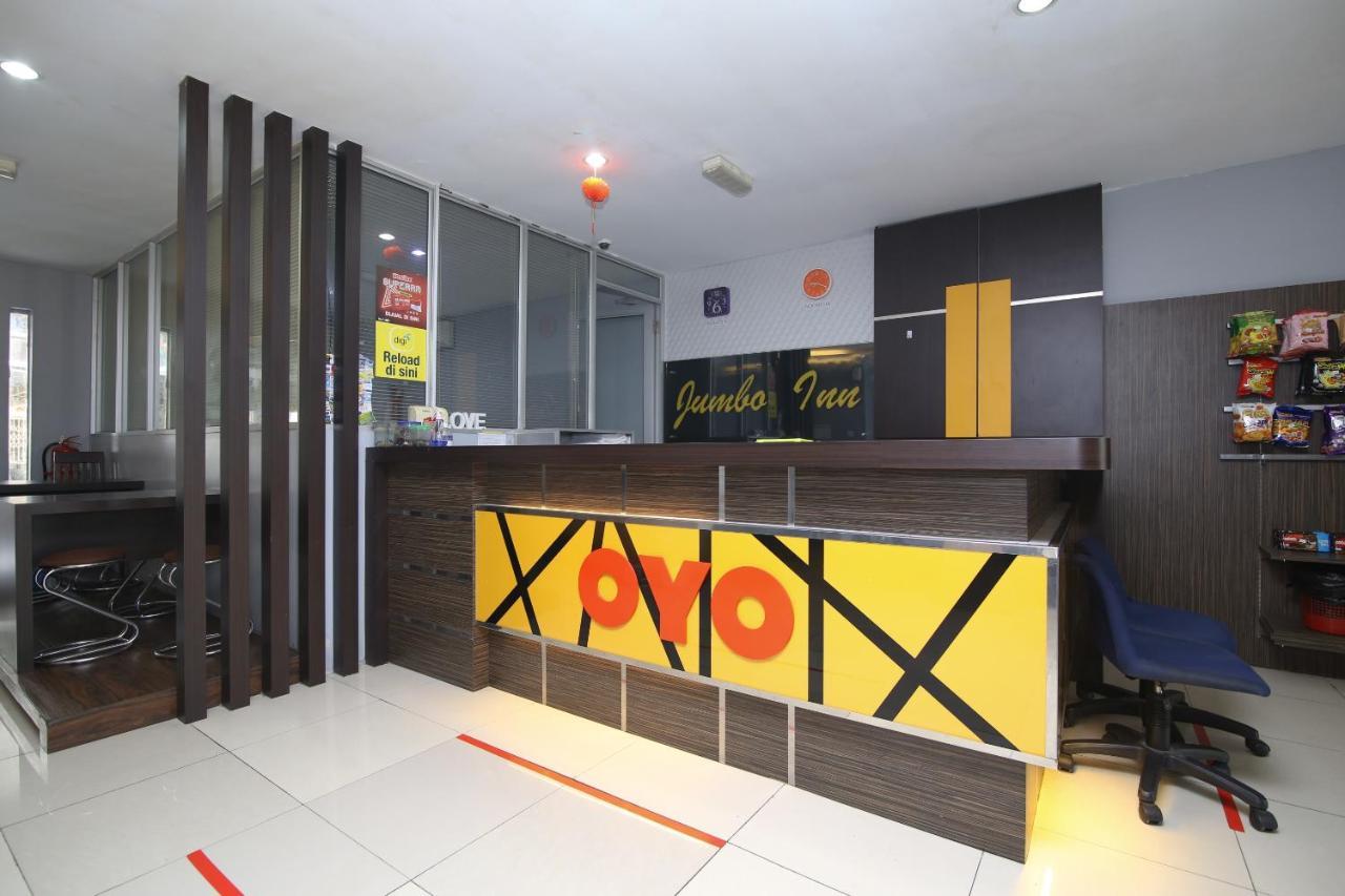 Oyo 90136 Jumbo Inn Kuching Bagian luar foto