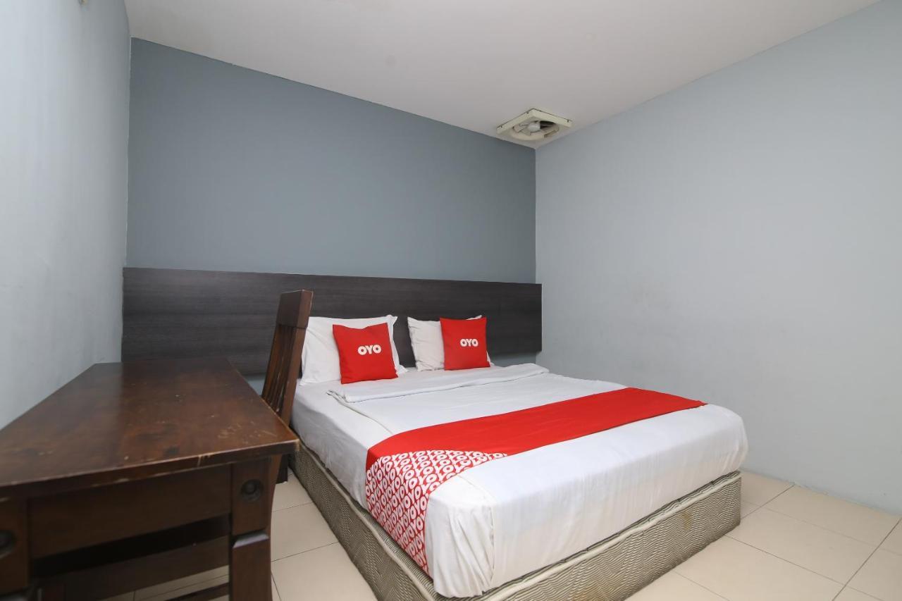 Oyo 90136 Jumbo Inn Kuching Bagian luar foto