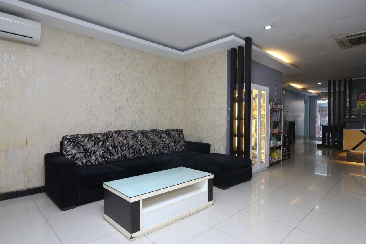Oyo 90136 Jumbo Inn Kuching Bagian luar foto